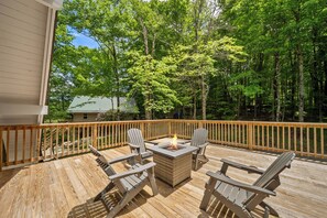 Terrace/patio - Elevation Escape - Beech Mtn home with game room, outdoor space (Beech Mountain)