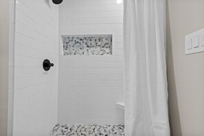 Shower, towels, soap, shampoo - Elevation Escape - Beech Mtn home with game room, outdoor space (Beech Mountain)