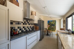 Fridge, oven, dishwasher, cookware/dishes/utensils