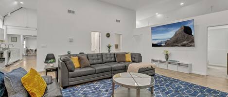 Een smart-tv en videogames