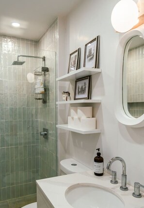Hair dryer, towels - Peaceful Catskills Creek House (Saugerties)