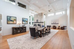 Dining - Ultimate Secluded Chalet | Private hot tub (Whistler)