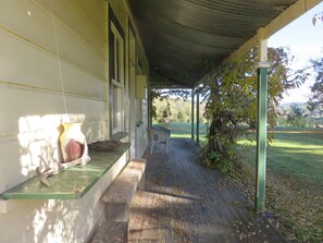 Terrace/patio - Colonial Villa on working farm in the northern Manawatu hill country (Rangiwahia)