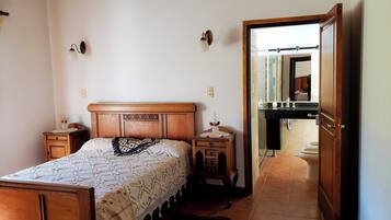 3 dormitorios, tabla de planchar con plancha, wifi gratis y ropa de cama