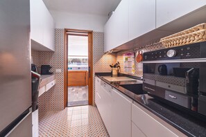 Refrigerador, microondas, horno, placa de cocina