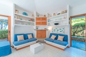 TV - Villa 'Gerbera - 250m Dal Mare' with Sea View, Wi-Fi and Air Conditioning (Portobello)