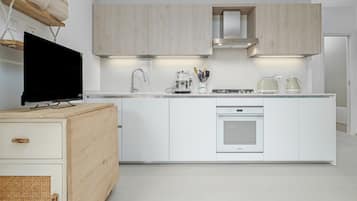 Réfrigérateur, four, plaque de cuisson, lave-vaisselle