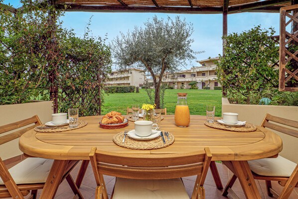 Outdoor dining