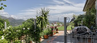 Apartment 'Tramonto' with Private Terrace, Wi-Fi and Air Conditioning