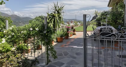 Apartment 'Tramonto' with Private Terrace, Wi-Fi and Air Conditioning