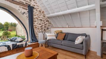 TV, caminetto, tavolo da ping pong