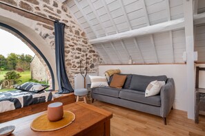 TV, fireplace, ping pong