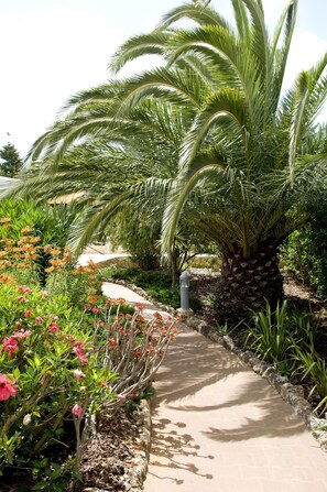 Property grounds - A peaceful Algarve escape for 2, with pool access and outdoor terrace. (Lagos)