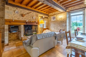 Fernseher, Tischtennisplatte