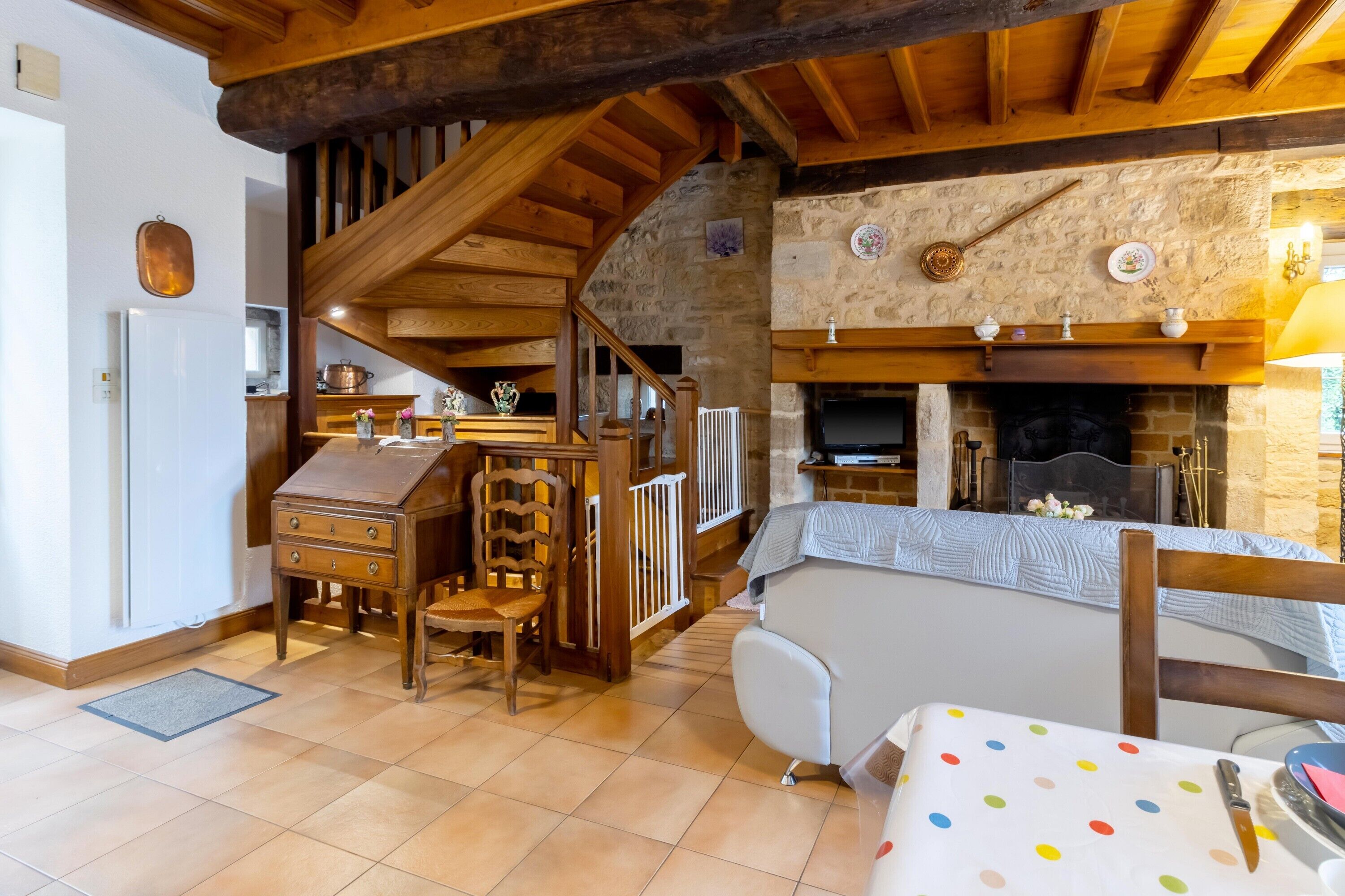 Tv och ett bordtennisbord