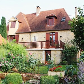 Exterior - Gîte du Lavoir – Authentic holiday home with charm and unspoiled nature (Cherveix-Cubas)