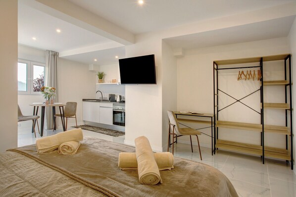 1 dormitorio, tabla de planchar con plancha, wifi gratis y ropa de cama