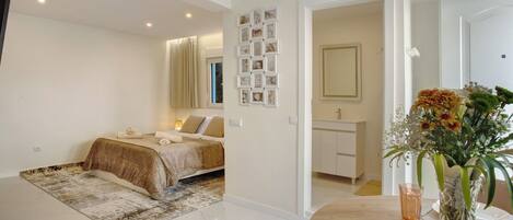 1 slaapkamer, een strijkplank/strijkijzer, gratis wifi, beddengoed