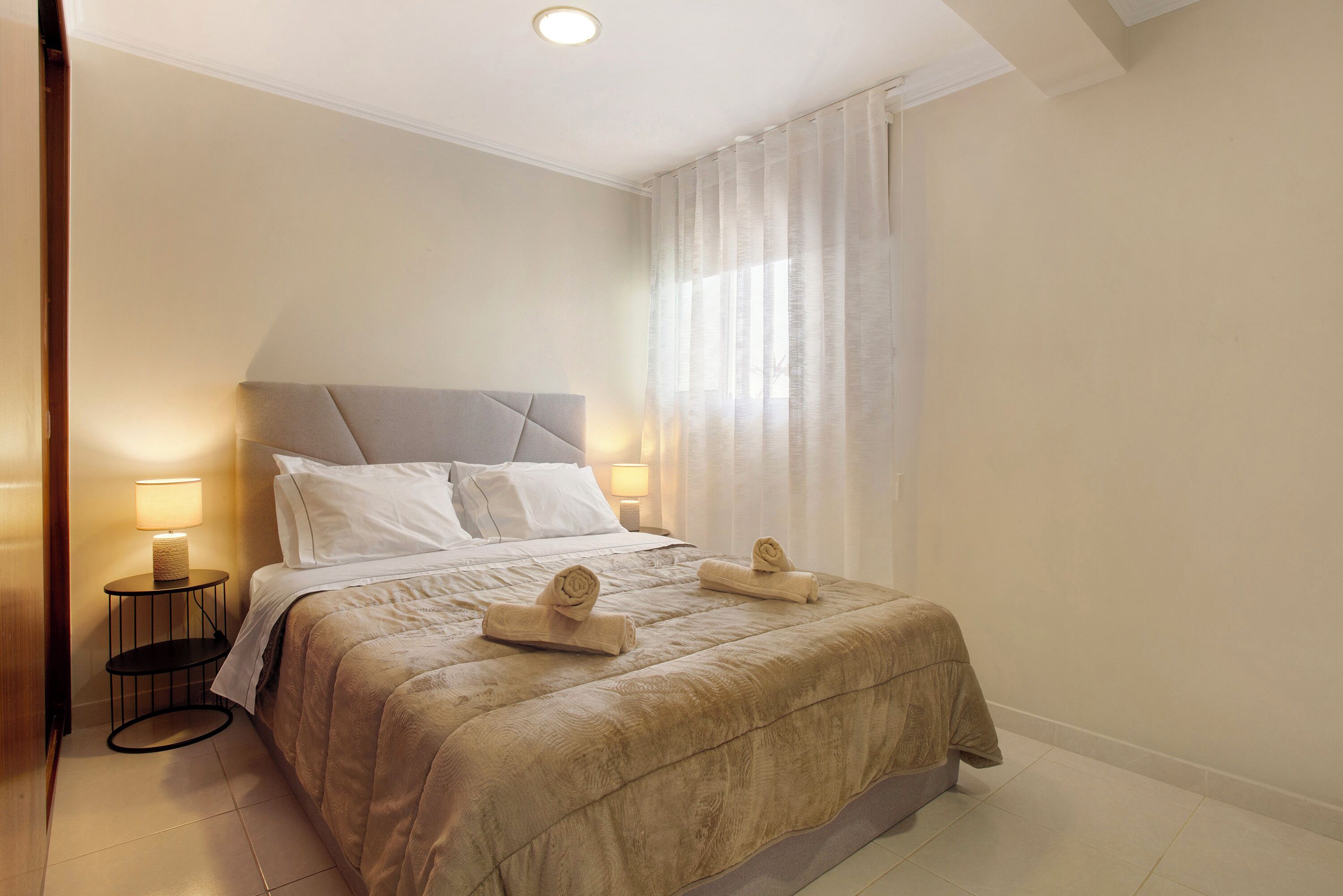 2 soverom, strykejern/-brett, wi-fi (inkludert) og sengetøy