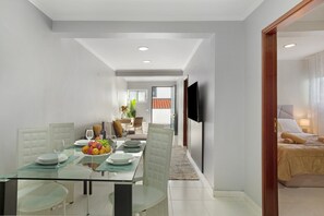 Dining - Holiday Home 'Refugio Tropical' with Shared Garden and Wi-Fi Access (Funchal)