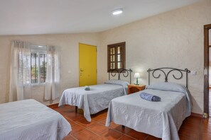 5 dormitorios, tabla de planchar con plancha, wifi gratis y ropa de cama
