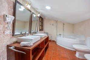 Dutxa, assecador de cabells i tovalloles 