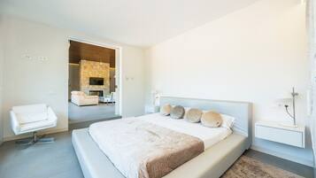 4 slaapkamers, een strijkplank/strijkijzer, gratis wifi, beddengoed