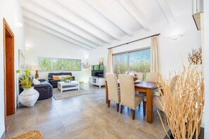 TV, DVD player, ping pong - Country House 'Sa Finca' with Mountain View, Wi-Fi and Air Conditioning (Muro)