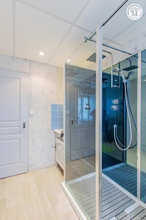 Shower, towels - Les Alognes - TANCON (TANCON)