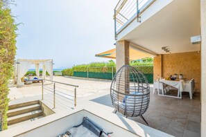 Outdoor dining - Country House 'Sa Platja' with Sea View, Wi-Fi and Air Conditioning (Platja de Muro)