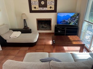 TV, fireplace, stereo