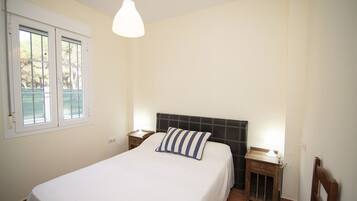 4 slaapkamers, een strijkplank/strijkijzer, beddengoed