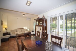 Interior - Villa 'La Cayetana Sancti Petri' with Private Pool, Private Terrace and Air Conditioning (Chiclana de la Frontera)