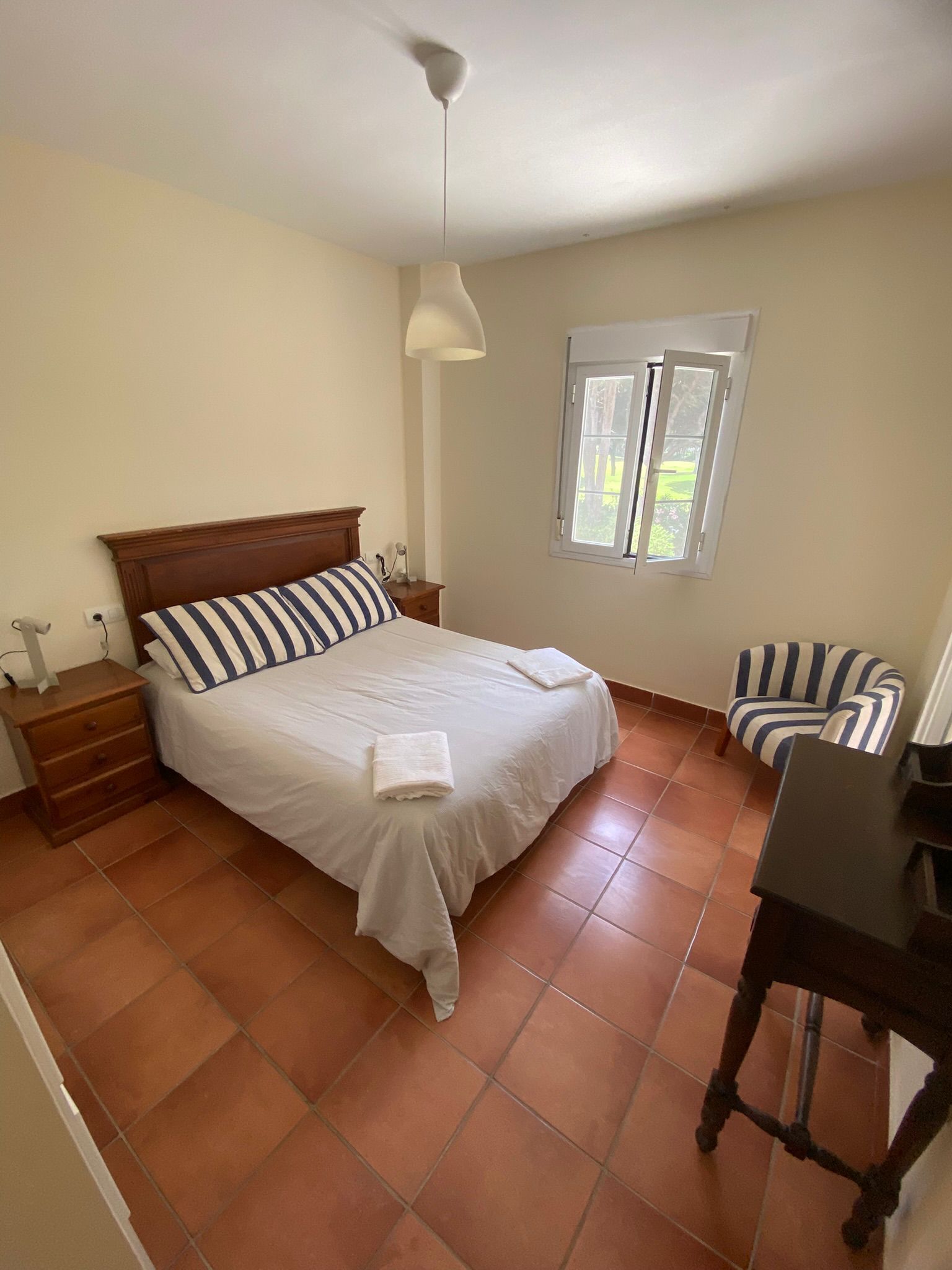 4 多间卧室、熨斗/熨衣板、床单