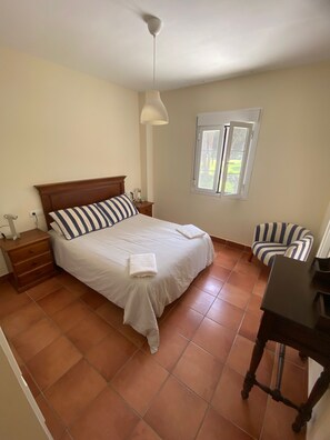 4 soverom, strykejern/-brett og sengetøy