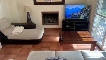TV, fireplace, stereo