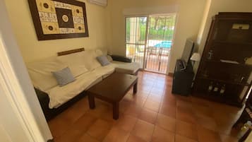 TV, fireplace, stereo