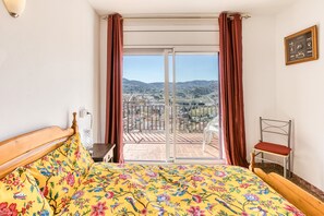 4 habitaciones, tabla de planchar con plancha y wifi gratis