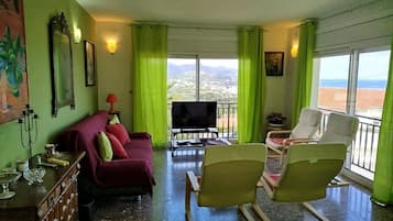 Fernseher, Kamin, DVD-Player, Stereoanlage