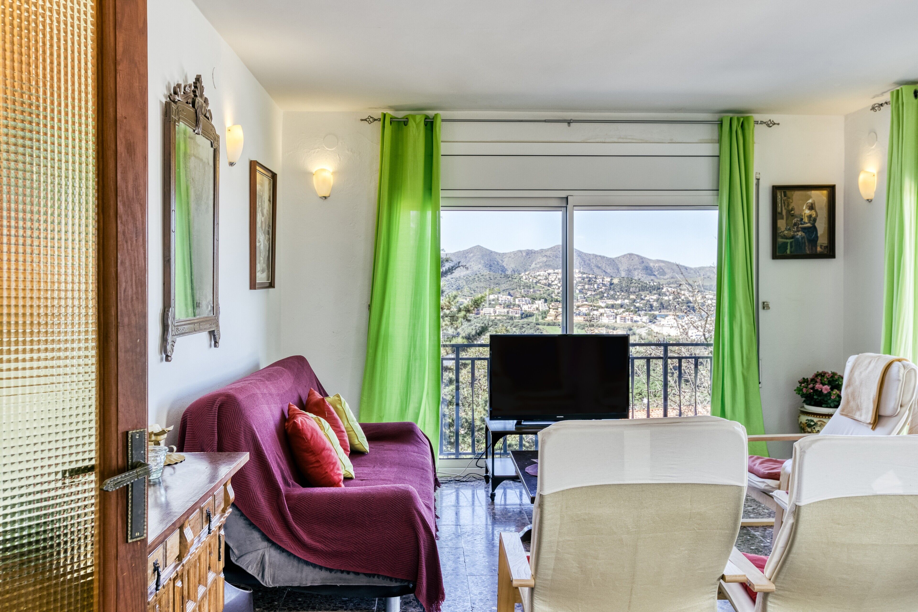 TV, fireplace, DVD player, stereo