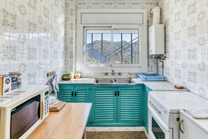 Refrigerador, microondas, horno, cafetera/tetera