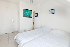 2 slaapkamers, een strijkplank/strijkijzer, gratis wifi, rolstoeltoegang