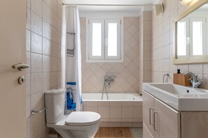 Suihku, hiustenkuivaaja, pyyhkeet