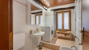 Bruser, hårtørrer, håndklæder