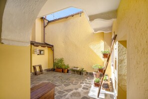 Interior - Holiday Home 'Vicolino' with Balcony and Wi-Fi (Crabbia)