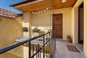 Terrace/patio - Holiday Home 'Vicolino' with Balcony and Wi-Fi (Crabbia)