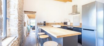 Holiday Home 'Le Gîte De San Theurnel' with Sea View, Private Garden and Wi-Fi