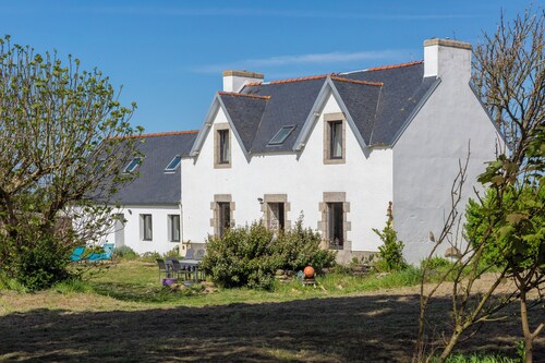 Holiday Home 'Le Gîte De San Theurnel' with Sea View, Private Garden and Wi-Fi