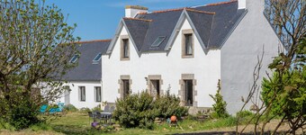 Holiday Home 'Le Gîte De San Theurnel' with Sea View, Private Garden and Wi-Fi