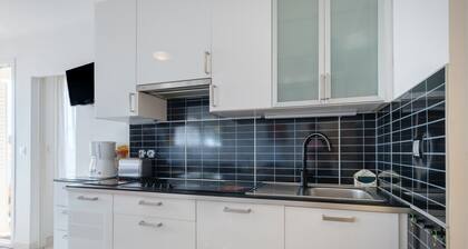 Apartment 'Les Pins' with Sea View, Wi-Fi and Air Conditioning